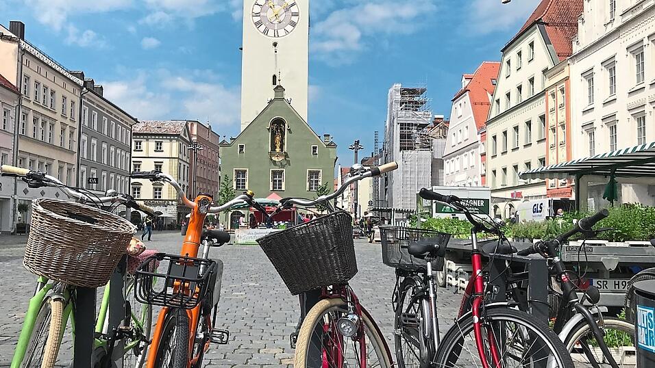 Unter dem Titel &bdquo;Radverkehrspolitik in Straubing?&ldquo; l&auml;dt der ADFC am Dienstag, 10. Februar, um 19 Uhr zu einer Podiumsdiskussion in das Anstatt-Theater im Alten Schlachthof ein.