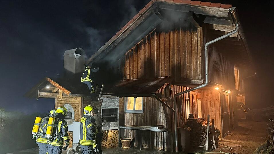 In Rinchnach (Kreis Regen) hat es am Mittwoch gebrannt. Einige Feuerwehren rückten aus. In Rinchnach (Kreis Regen) hat es am Mittwoch gebrannt. Einige Feuerwehren rückten aus.