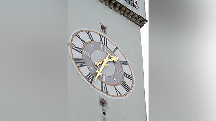 Die Stadtturmuhr funktioniert wieder.