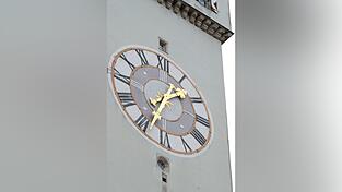 Die Stadtturmuhr funktioniert wieder.