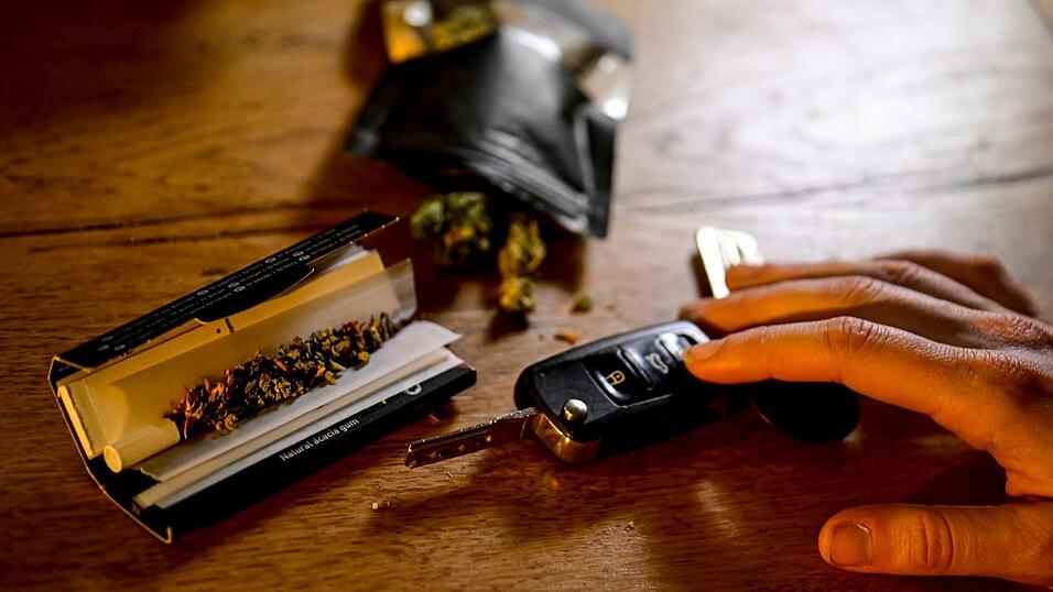 Die Polizei führte einen ersten Drogentest bei der 22-Jährigen durch – Ergebnis: positiv. (Symbolbild) Die Polizei führte einen ersten Drogentest bei der 22-Jährigen durch – Ergebnis: positiv. (Symbolbild)
