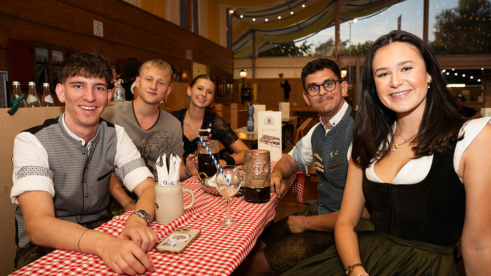 Die Partybilder vom Mittwoch, 12. August, aus dem Festzelt Reisinger. Die Partybilder vom Mittwoch, 12. August, aus dem Festzelt Reisinger.