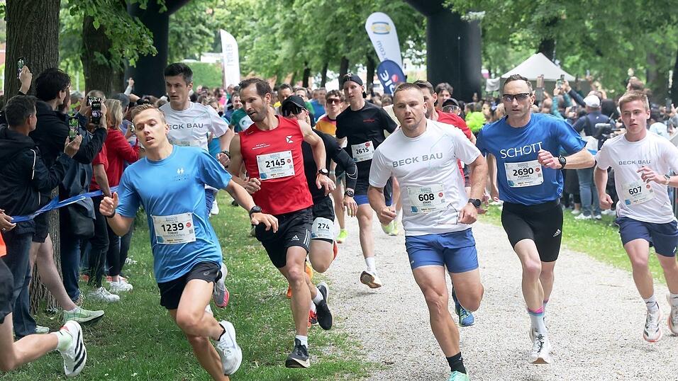 Nach dem Startschuss ging es Richtung Isarauen.