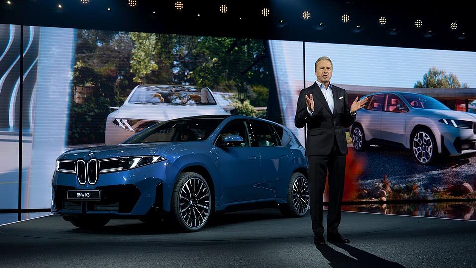 BMW-Chef Zipse bei der Vorstellung des iX3. (Archivbild)