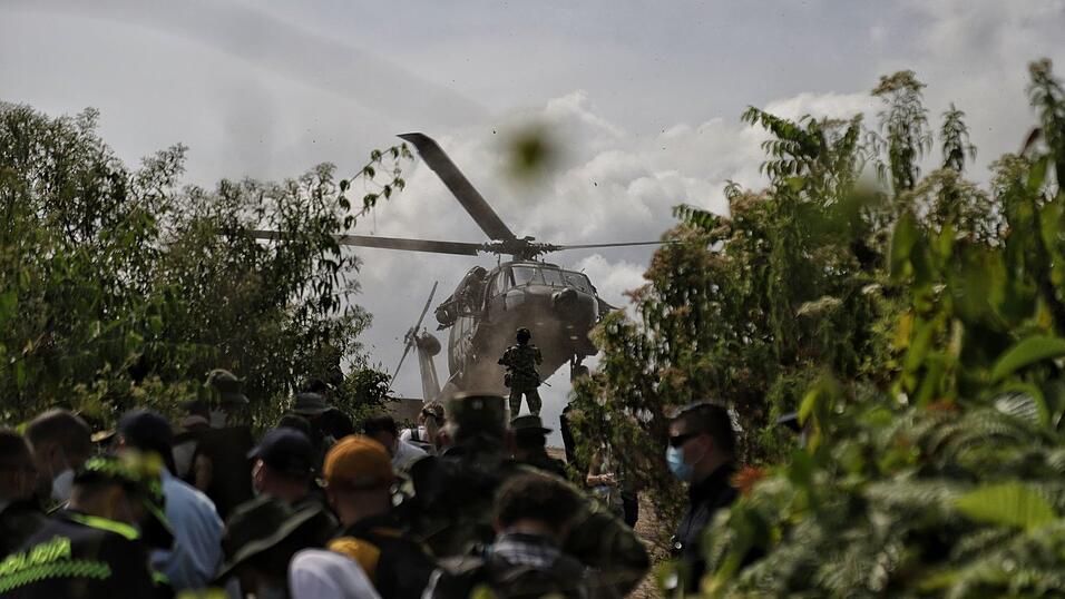 Kolumbiens Polizei hat nahe der Grenze zu Ecuador mehr als eine Tonne Kokain in einem Drogenlabor beschlagnahmt. (Archivbild)