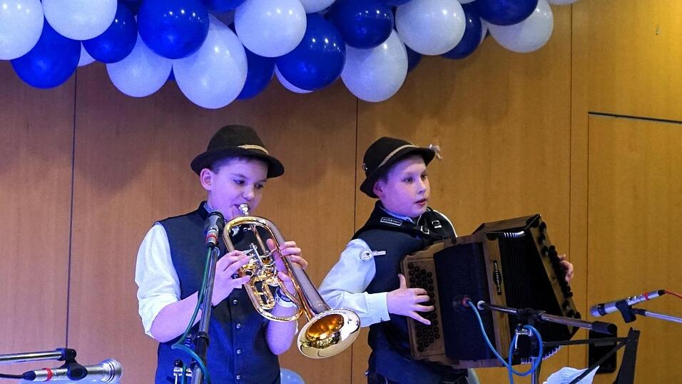 Ideengeber und die Jüngsten auf der Bühne: das Duo 'Leo und Fabian'.