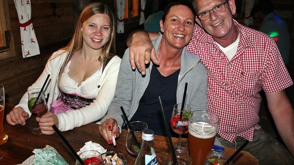 Auch am Freitag war super Stimmung am Ergoldinger Volksfest. Auch am Freitag war super Stimmung am Ergoldinger Volksfest.
