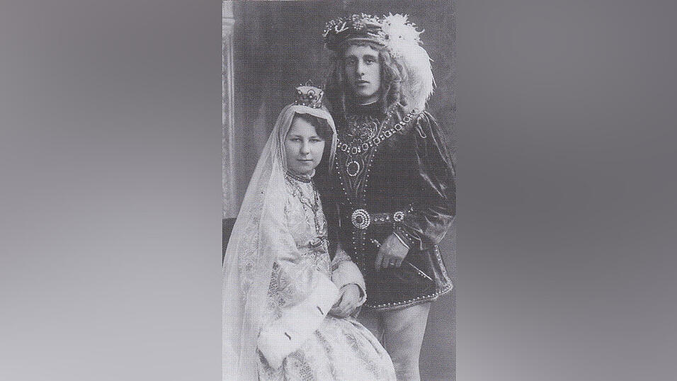 Das 40. Brautpaar der Landshuter Hochzeit wurde am Montag vorgestellt. Damit reiht es sich in eine Schar illustrer Paare ein. Eines von ihnen hat sogar geheiratet.