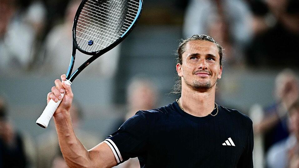 Jubelt &uuml;ber den Drittrunden-Einzug bei den French Open: Alexander Zverev.