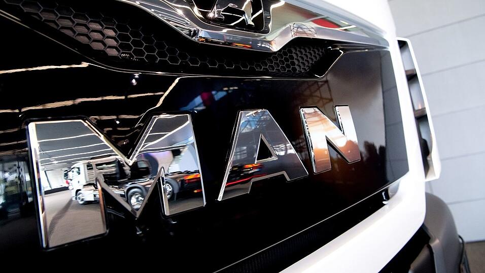 Mehr als 2.100 Beschäftigte arbeiten nach Gewerkschaftsangaben im MAN-Werk in Salzgitter. Auch für sie gibt es nun eine Zukunftsperspektive. (Archivbild) Mehr als 2.100 Beschäftigte arbeiten nach Gewerkschaftsangaben im MAN-Werk in Salzgitter. Auch für sie gibt es nun eine Zukunftsperspektive. (Archivbild)