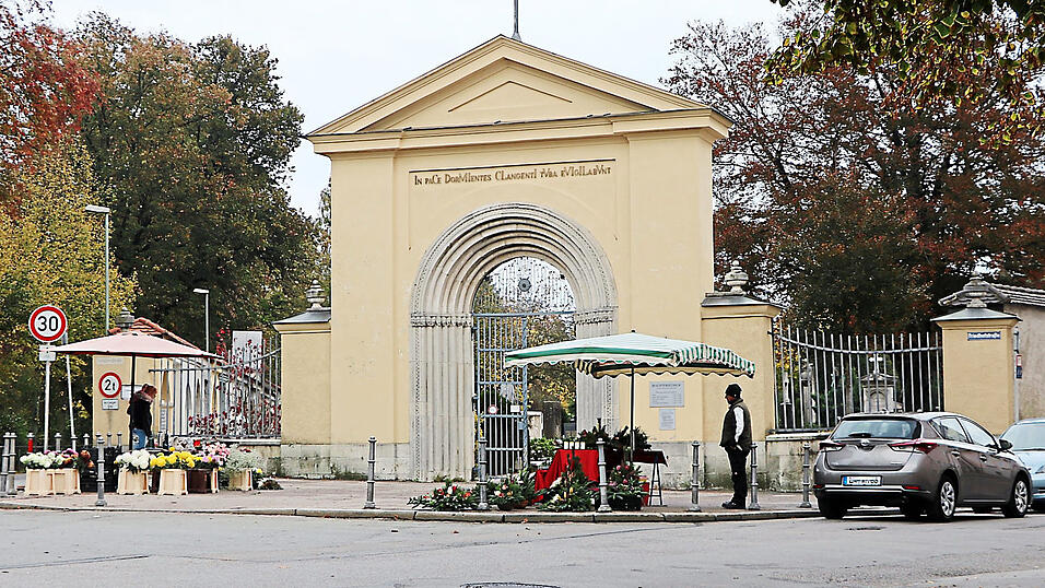 Weil die Mitarbeiter die Wege nicht streuen konnten, blieb der Hauptfriedhof am Dreik&ouml;nigstag geschlossen.