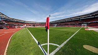 Die Frauen-Nationalmannschaft bestreitet ein WM-Qualifikationsspiel in Nürnberg. Die Frauen-Nationalmannschaft bestreitet ein WM-Qualifikationsspiel in Nürnberg.