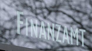 Auch bei falschen Anschuldigungen dürfen die Finanzämter anonyme Anzeigen in der Regel geheim halten. (Symbolbild)