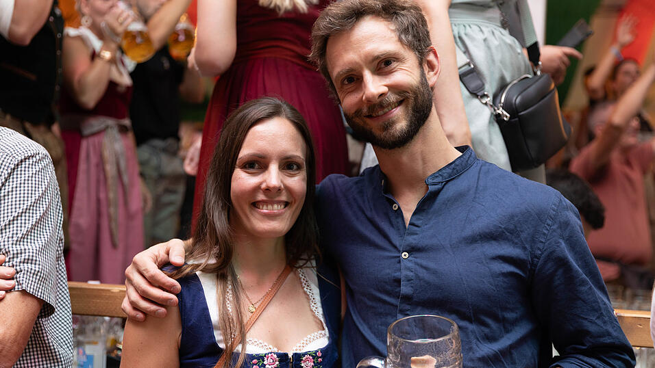 Die Partybilder vom Dienstag, 11. August, aus dem Festzelt Weckmann. Die Partybilder vom Dienstag, 11. August, aus dem Festzelt Weckmann.