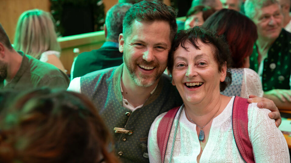 Echte Blasmusikfans lie&szlig;en sich den Montagabend im Festzelt Weckmann nicht entgehen.