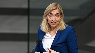 Nina Warken (CDU), Bundesministerin für Gesundheit, stellt die Sparpläne vor. Nina Warken (CDU), Bundesministerin für Gesundheit, stellt die Sparpläne vor.