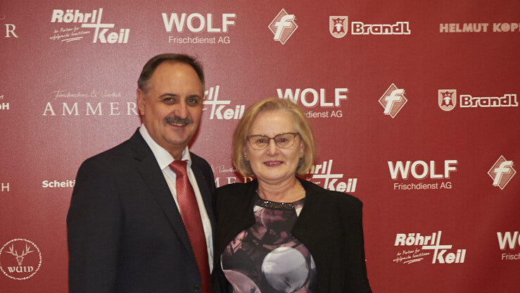 Die Metzgerzunft hat am Samstagabend in die Joseph-von-Fraunhofer-Halle eingeladen. Die Metzgerzunft hat am Samstagabend in die Joseph-von-Fraunhofer-Halle eingeladen.