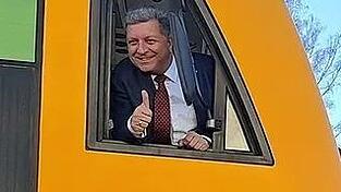 Christian Bernreiter in der Bahn bei Feier zum Dauerbetrieb in Viechtach. Christian Bernreiter in der Bahn bei Feier zum Dauerbetrieb in Viechtach.