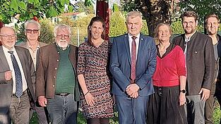 Sie alle scheiden aus dem Stadtrat aus: (v.l.) Erwin Weber, Ludwig Kieninger, Hans Reif, Nathalie von Pressentin, Josef Dollinger, Alexandra Becher, Johannes Becher, Philipp Fincke, Martin Pschorr, Sebastian Kreitmeier und J&ouml;rg K&auml;stl.