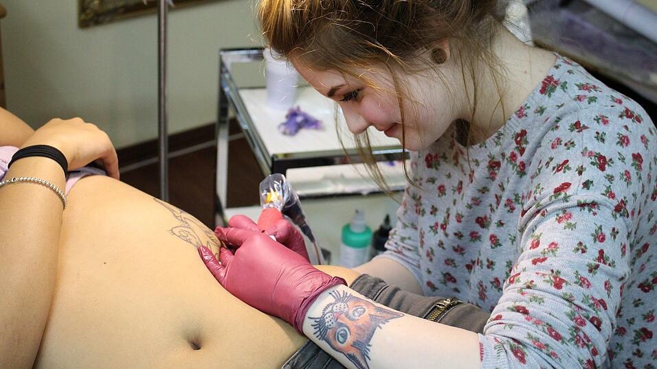 Bevor Patricia Motive unter die Haut bringen durfte, musste sie einiges lernen. Bevor Patricia Motive unter die Haut bringen durfte, musste sie einiges lernen.