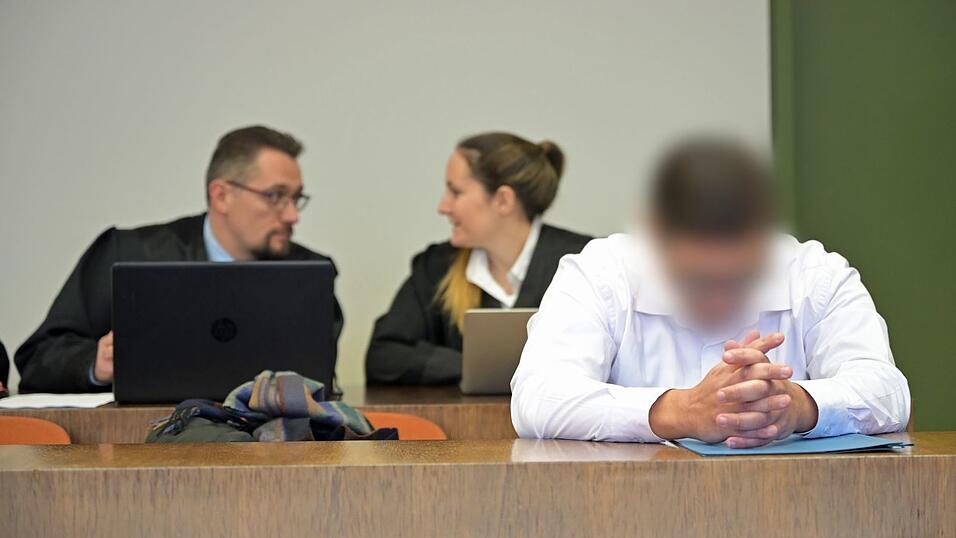 Der 34-Jährige ist wegen versuchten Mordes angeklagt. Der 34-Jährige ist wegen versuchten Mordes angeklagt.