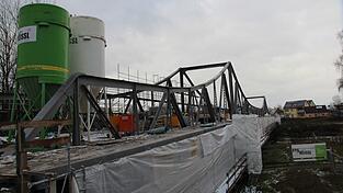 Gute Nachrichten für Fußgänger. Sie können die Isarbrücke wieder passieren.