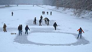 Die sch&ouml;nen Seiten des Winters: Schlittschuhlaufen in Leipzig.