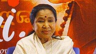 Die indische S&auml;ngerin Asha Bhosle haben viele schon geh&ouml;rt - sie lieh Bollywood-Schauspielerinnen ihre Singstimme.