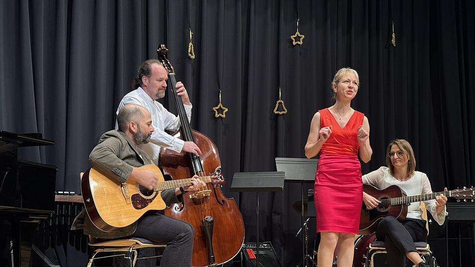 „Santa Baby“ versetzte die Zuhörer in eine rauchige Bar in New York.