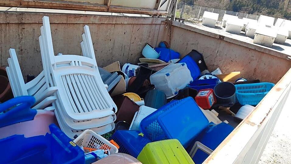 Bei neun Recyclingzentren des ZAW Donau-Wald sind die Container für Nicht-Verpackungskunststoffe aufgestellt. Bei neun Recyclingzentren des ZAW Donau-Wald sind die Container für Nicht-Verpackungskunststoffe aufgestellt.