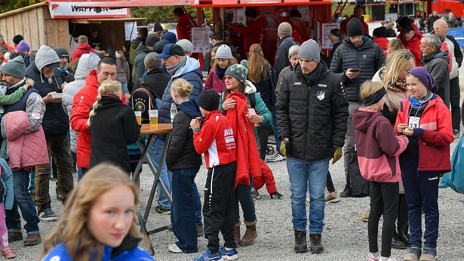 Viel los war am Wörther Festplatz. Die Besucher wurden bestens verpflegt.