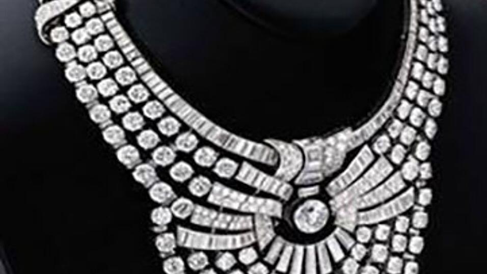 Der Schmuck besteht aus 673 Diamanten mit mehr als 200 Karat. Der Schmuck besteht aus 673 Diamanten mit mehr als 200 Karat.