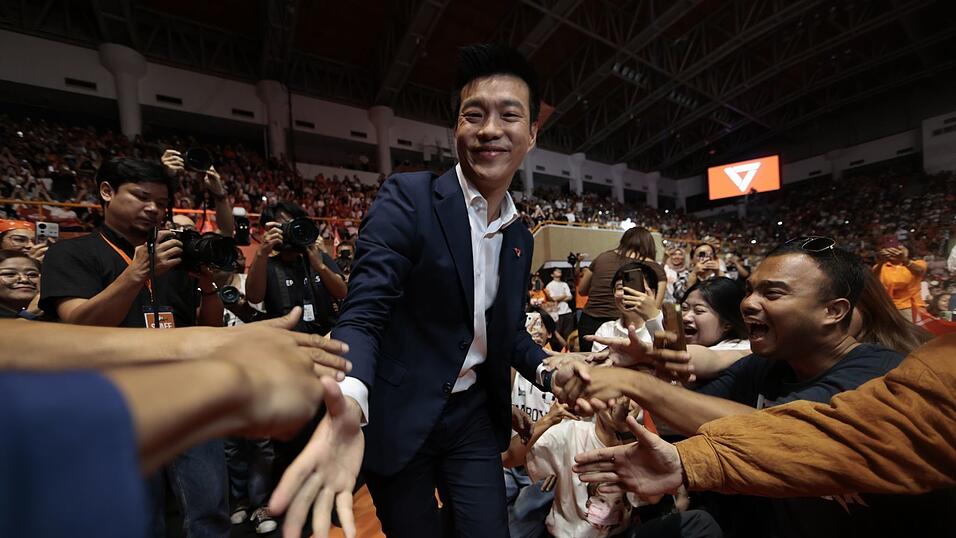 Die progressive People&rsquo;s Party (PP) unter Natthaphong Ruengpanyawut f&uuml;hrte zuletzt in Umfragen.