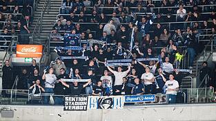 Glattes Eis in Berlin - zumindest die Fans der Straubing Tigers lieben es. Am Mittwoch gab es obendrein noch einen Sieg gegen die Rekordchampions der Eisbären. Andere rutschen aus, weil sie denken, dass jenseits von Bayern gar nichts funktioniert. Glattes Eis in Berlin - zumindest die Fans der Straubing Tigers lieben es. Am Mittwoch gab es obendrein noch einen Sieg gegen die Rekordchampions der Eisbären. Andere rutschen aus, weil sie denken, dass jenseits von Bayern gar nichts funktioniert.