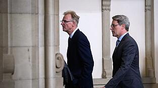 Der fr&uuml;here Verkehrs-Staatssekret&auml;r Gerhard Schulz weist Vorw&uuml;rfe der Staatsanwaltschaft im Zusammenhang mit der gescheiterten Pkw-Maut zur&uuml;ck.