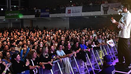 Volles Haus bei Rivertone 2024 mit Superstar Alvaro Soler. Volles Haus bei Rivertone 2024 mit Superstar Alvaro Soler.