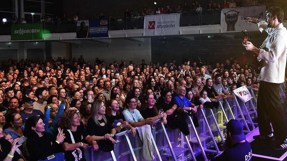 Volles Haus bei Rivertone 2024 mit Superstar Alvaro Soler.