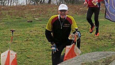 J&uuml;rgen Schwanitz im Zielbereich beim Mitteldistanzwettkampf im Hochmoorgel&auml;nde.