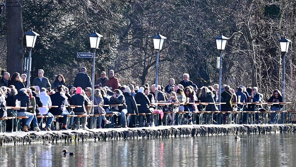 Die Zahl der Betriebe in der bayerischen Gastronomie ist vergangenes Jahr &uuml;berraschend leicht angestiegen. (Archivbild)