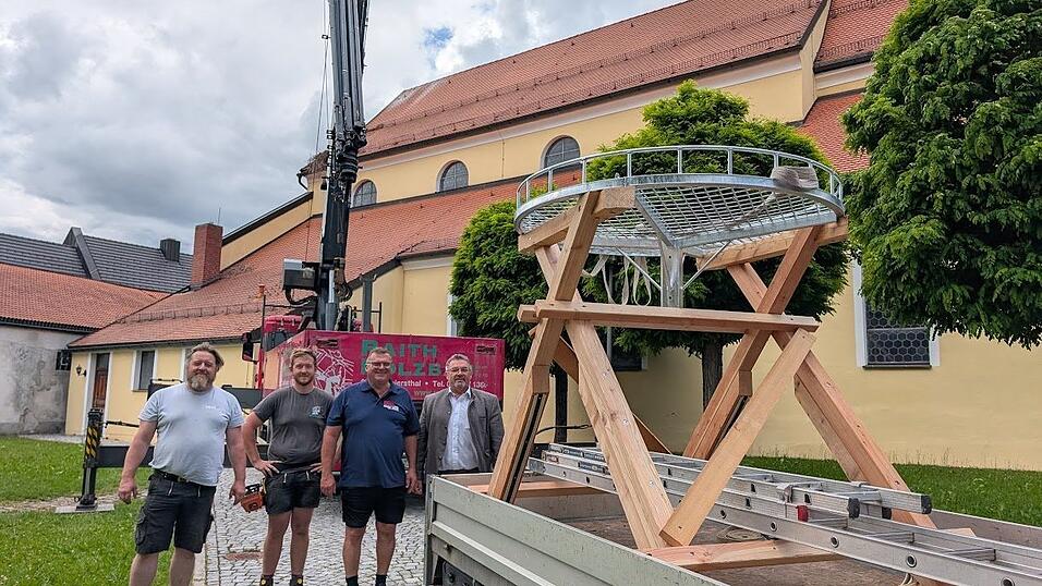 Die Macher und die Organisatoren (v.l.) Franz Raith und sein Sohn Sebastian, Bürgermeister Werner Troiber und der ehemalige zweite Bürgermeister Bernhard Wühr Die Macher und die Organisatoren (v.l.) Franz Raith und sein Sohn Sebastian, Bürgermeister Werner Troiber und der ehemalige zweite Bürgermeister Bernhard Wühr