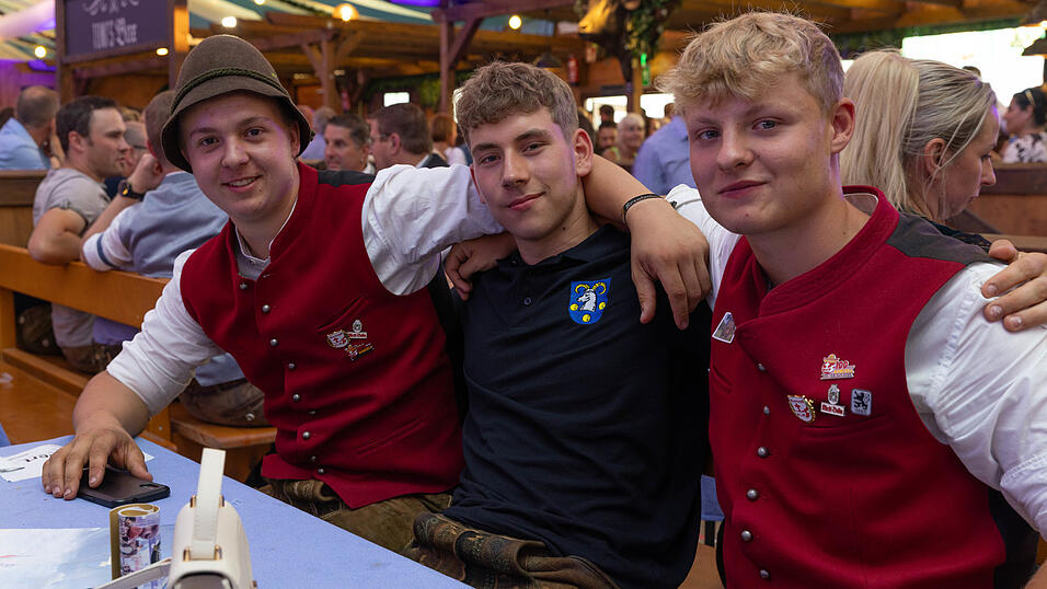 Die Partybilder vom Dienstag, 11. August, aus dem Festzelt Wenisch. Die Partybilder vom Dienstag, 11. August, aus dem Festzelt Wenisch.