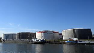 Ihre strategischen &Ouml;lreserven geben Volkswirtschaften jeweils in Krisensituationen frei, um den &Ouml;lmarkt zu stabilisieren oder auf Versorgungsengp&auml;sse zu reagieren. (Archivbild)