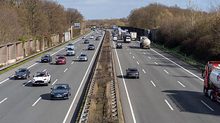 Durchschnittlich 17,2 Kilometer legen Deutsche auf dem Weg zur Arbeit zur&uuml;ck.