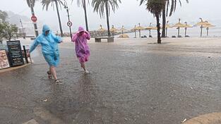 Örtlich fielen bis zu 47 Liter Regen pro Quadratmeter. Örtlich fielen bis zu 47 Liter Regen pro Quadratmeter.
