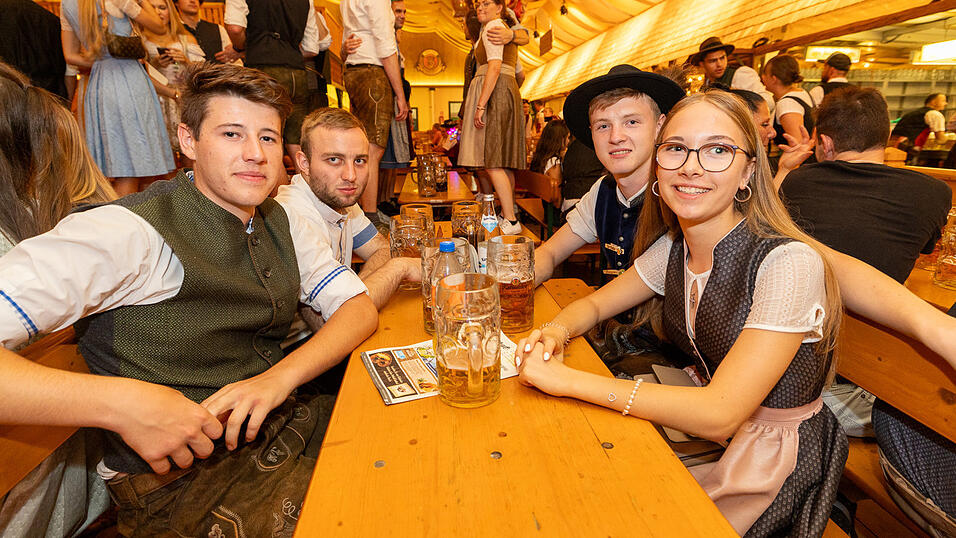 Die Partybilder vom Freitag, 9. August 2024, aus dem Festzelt Nothaft. Die Partybilder vom Freitag, 9. August 2024, aus dem Festzelt Nothaft.