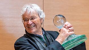 Auszeichnungen sind für den bayerischen Satiriker Gerhard Polt nichts Neues. Nun darf er sich als erster Preisträger auch über den neu geschaffenen bayerischen Kunstpreis freuen. (Archivbild) Auszeichnungen sind für den bayerischen Satiriker Gerhard Polt nichts Neues. Nun darf er sich als erster Preisträger auch über den neu geschaffenen bayerischen Kunstpreis freuen. (Archivbild)