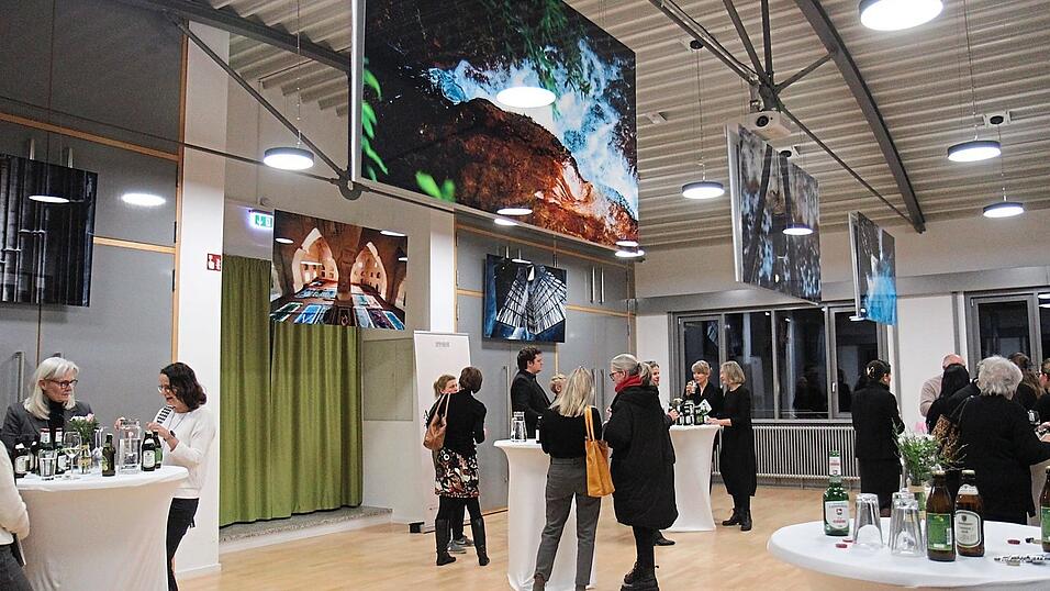 Die imposante Fotoausstellung &bdquo;Wir sind Sch&ouml;pfung&ldquo; fand in der Kreis- und Stadtbibliothek statt.