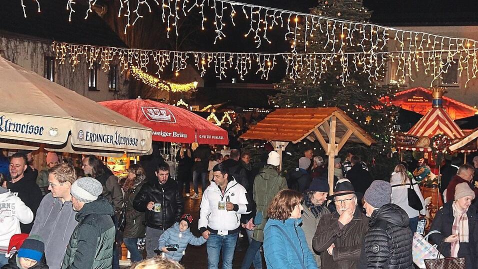 Tolle adventliche Stimmung beim 40. Nikolausmarkt. Fotos: