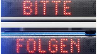 Der Fahrer ignorierte die Anhaltesignale der Beamten und raste stattdessen davon. (Symbolbild)