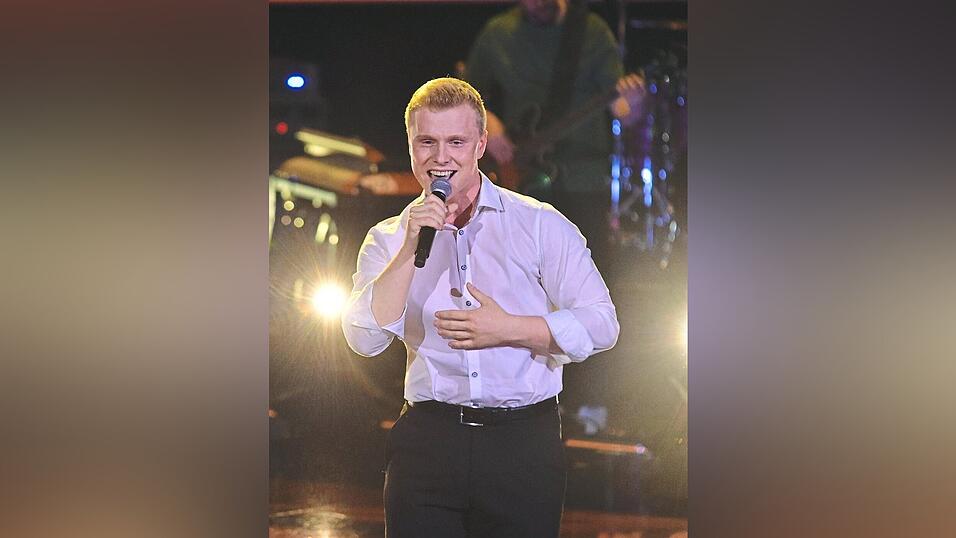 Pesé ist der letzte Sänger aus Team Garvey, der noch in der Show verblieben ist. Pesé ist der letzte Sänger aus Team Garvey, der noch in der Show verblieben ist.